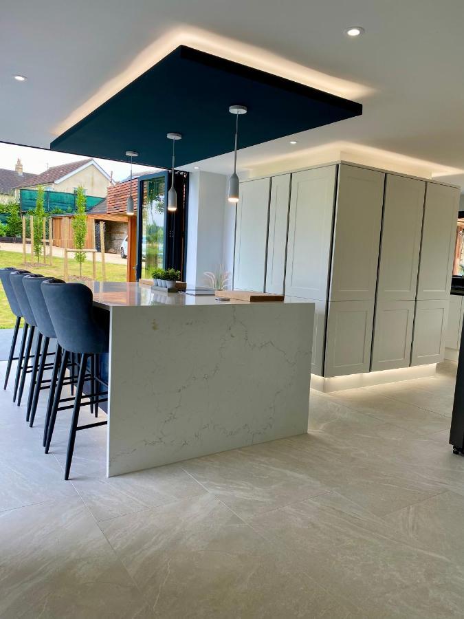Stunning Modern Home Set In Beautiful Grounds. Бат Екстер'єр фото