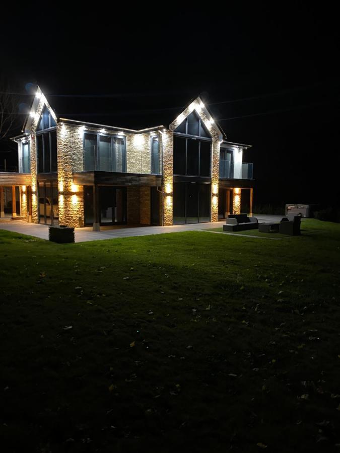 Stunning Modern Home Set In Beautiful Grounds. Бат Екстер'єр фото