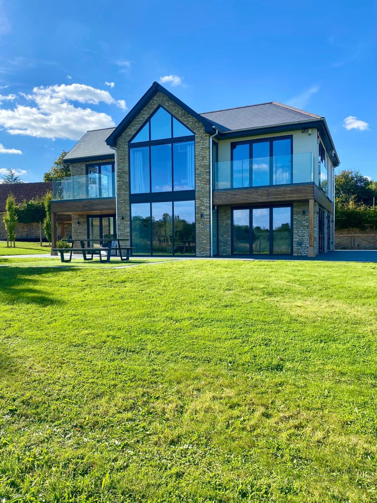 Stunning Modern Home Set In Beautiful Grounds. Бат Екстер'єр фото